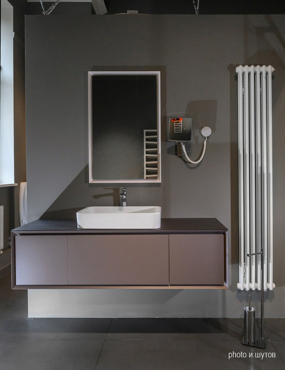 Выставка сантехники в салоне Автор