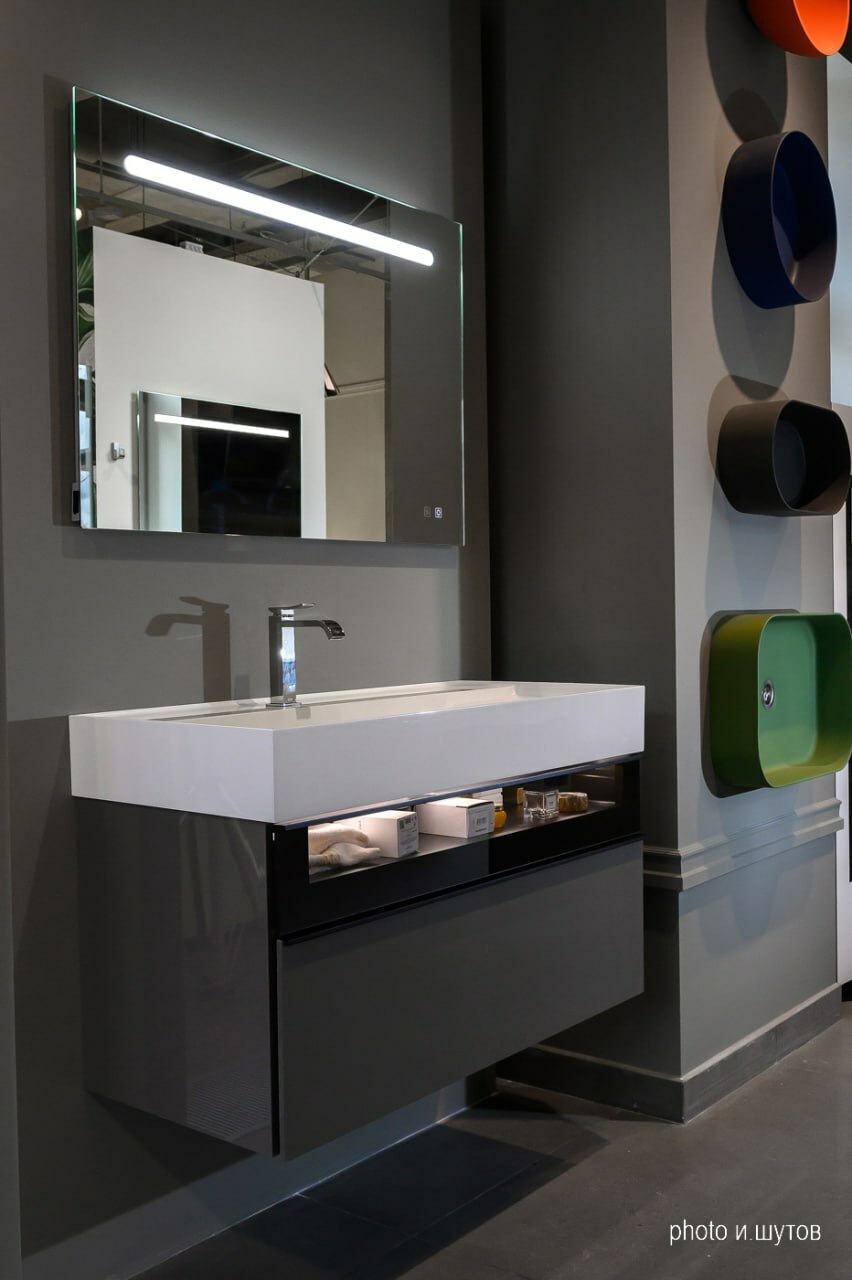 Керамическая плитка в салоне Автор