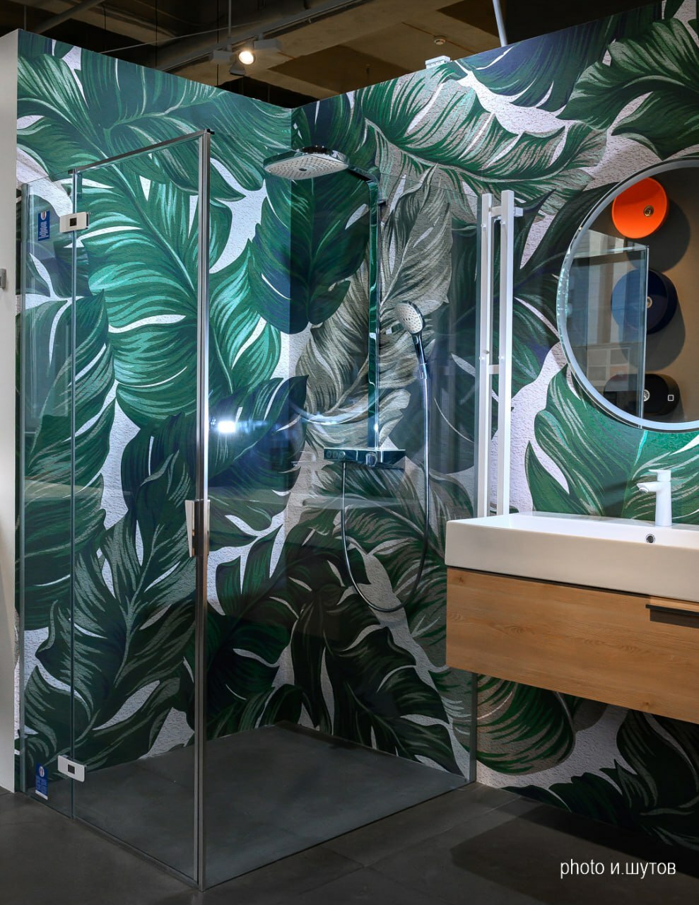 Мебель для ванных комнат в салоне Автор