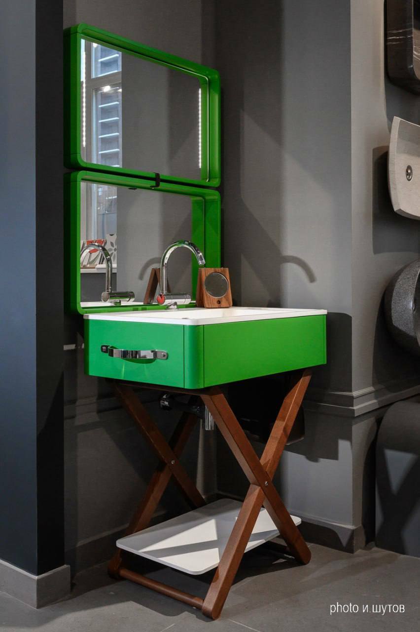 Европейская сантехника в салоне Автор